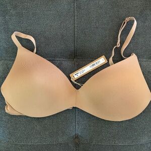 SKIMS nude wireless plunge push up sienna